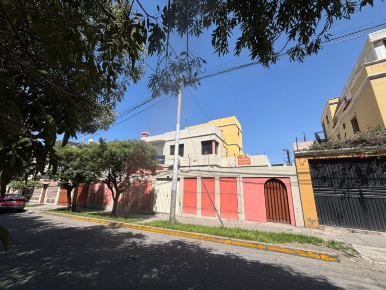 CASA PARA EMPRESA EN VALLECITO ALQUILER